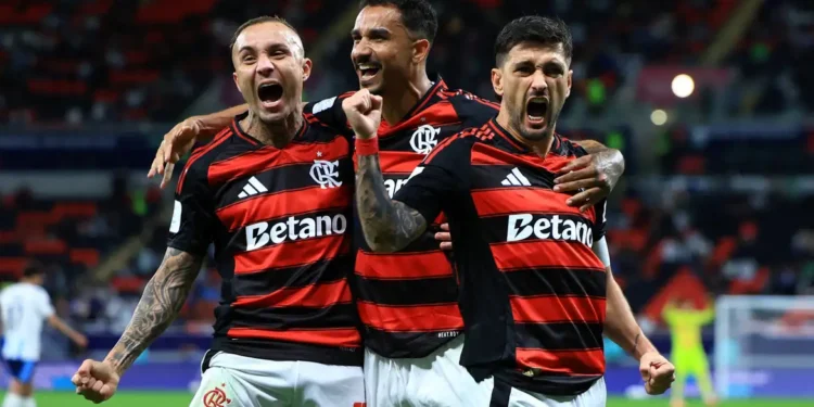 Flamengo enfrenta PSG em busca do título da Copa Intercontinental