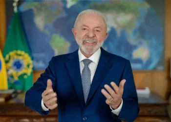 Isenção do IR injeta R$ 28 bilhões na economia, diz Lula