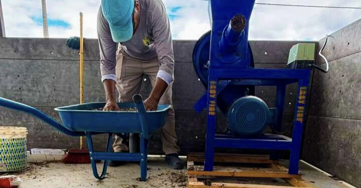 Secretaria de Meio Ambiente do Aracati inicia testes com produção de carvão ecológico 