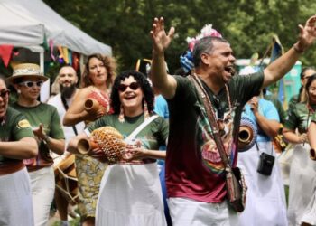 Caravana Cultural leva Formação Popular em Maracatu Cearense a Canoa Quebrada