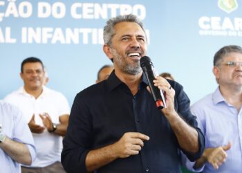 Com investimento superior a R$ 10 milhões, governador Elmano entrega CEI e inicia obra de estrada em Fortim