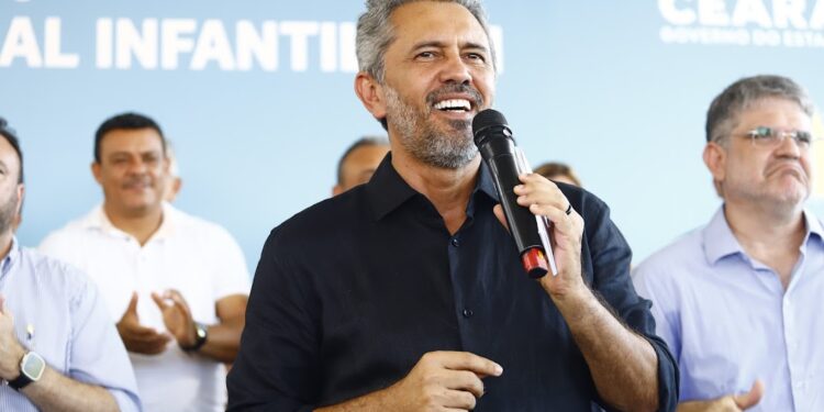 Com investimento superior a R$ 10 milhões, governador Elmano entrega CEI e inicia obra de estrada em Fortim