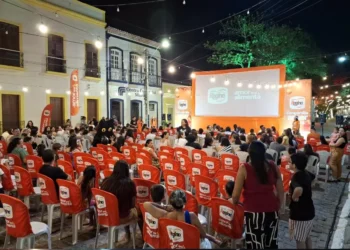 Cinema ao Ar Livre da Granja Regina movimenta Rua Grande em Aracati