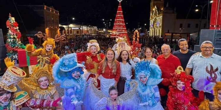 Aracati promoveu o evento “Lição de Natal” e reuniu crianças na Praça da Matriz