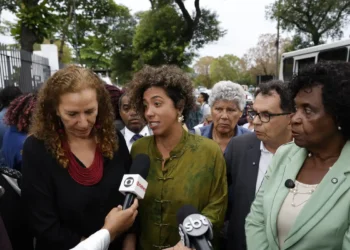 Motta volta atrás e mantém escolta de segurança para deputada do PSOL