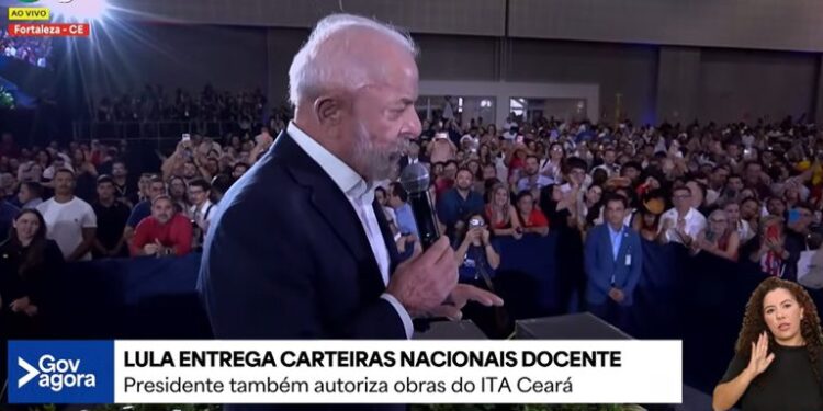 Em Fortaleza, Lula afirma que vai liderar movimento para combater violência contra as mulheres