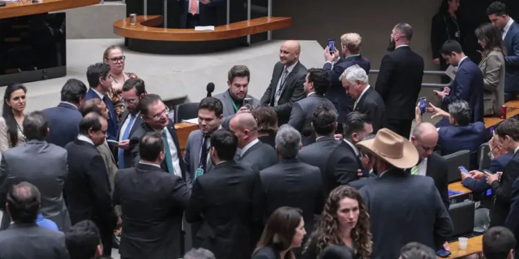 PL da Dosimetria beneficia criminosos comuns, dizem especialistas