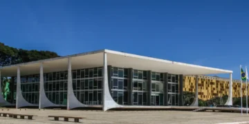 STF decide hoje se condena mais seis réus pela trama golpista