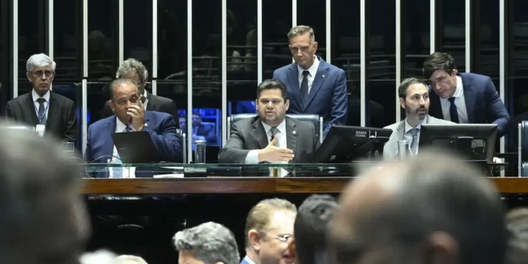 Senado aprova redução da pena de condenados pelo 8/1 e trama golpista