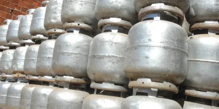 Beneficiários com NIS final 3 recebem Auxílio Gás nesta sexta-feira