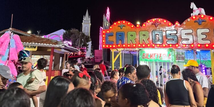 Parque gratuito movimentou Pré-Carnaval Kids para crianças em Aracati