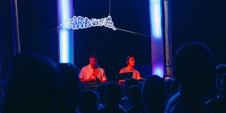 Canoa Quebrada registra maior taxa de ocupação hoteleira no Réveillon do Ceará