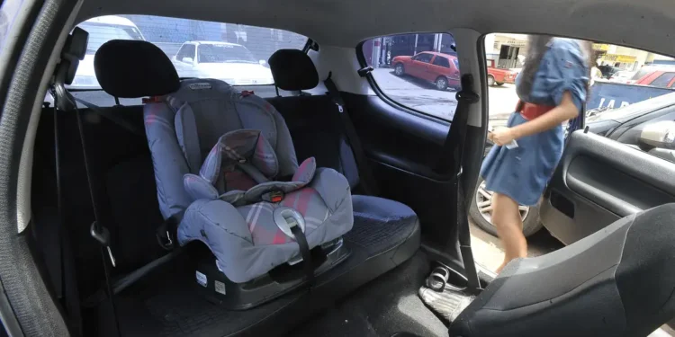 Inmetro recomenda atenção na compra do bebê conforto