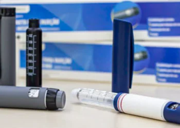 Uso de canetas emagrecedoras por idosos requer cuidados, diz geriatra