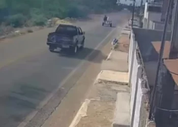 Caminhonete colide com carroça e motorista foge sem prestar socorro em Aracati