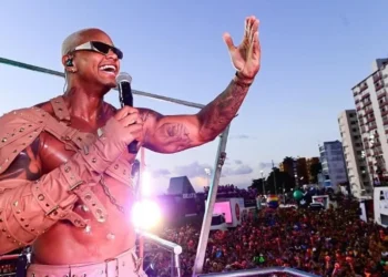 Léo Santana vai comandar a segunda-feira de Carnaval em Aracati, anuncia prefeita
