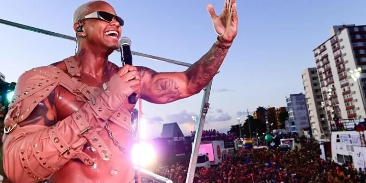 Léo Santana vai comandar a segunda-feira de Carnaval em Aracati, anuncia prefeita