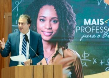 Seduc lança edital para concessão da Bolsa Mais Professores