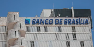 Justiça bloqueia ações do BRB ligadas a Banco Master
