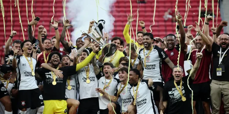 Corinthians vence Flamengo e é bicampeão da Supercopa Rei