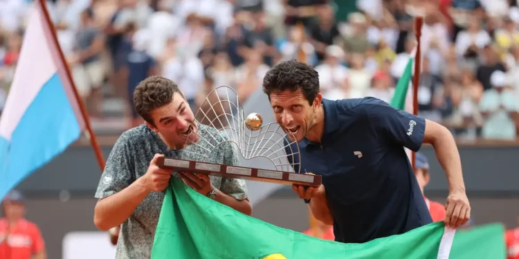 João Fonseca e Marcelo Melo garantem título de duplas do Rio Open