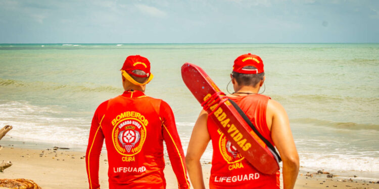 Operação Carnaval: Bombeiros não registra óbitos por afogamento e resgata, com vida, 62 banhistas no Ceará