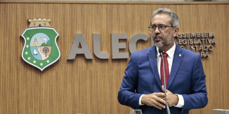 Em Mensagem Governamental na Alece, Elmano anuncia reforço na Segurança e concurso para professores