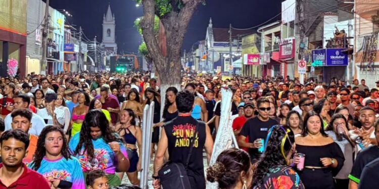 Quinta dos Paredões arrastou multidão no Carnaval do Aracati 2026