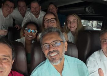 Van do Ministro Camilo Santana reúne governador Elmano de Freitas e outras autoridades