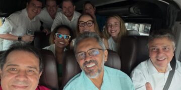 Van do Ministro Camilo Santana reúne governador Elmano de Freitas e outras autoridades