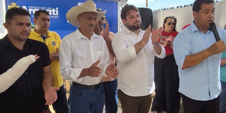 Prefeitura do Aracati lança Programa Hora Trator e entrega boletos do Garantia Safra 