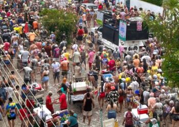 Tradicional Bloco dos Loucos movimenta quarta-feira de cinzas em Aracati