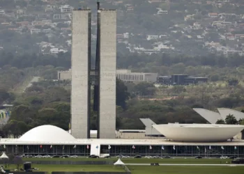 Lula sanciona, com vetos, reajuste salarial para cargos do Legislativo