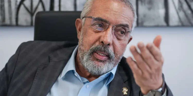 Não há mais razão para manter escala 6×1 e jornada de 44h, diz senador