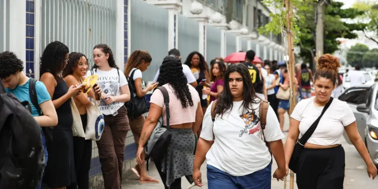 Fies: pré-selecionados devem complementar inscrição até terça-feira (24)