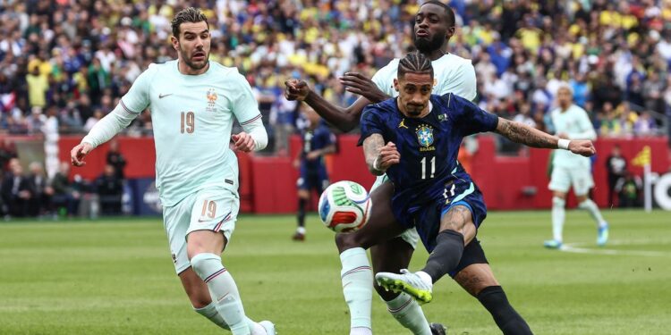 Raphinha e Wesley são cortados da seleção brasileira