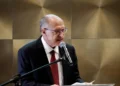 Alckmin deixará ministério em abril, mas seguirá como vice