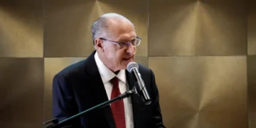 Alckmin deixará ministério em abril, mas seguirá como vice