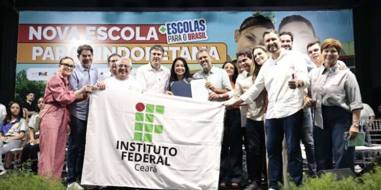 Ao lado de Elmano de Freitas e Cid Gomes, Ministro Camilo Santana autoriza obras de três campi do IFCE