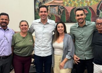 Secretário Eduardo Bismarck se reúne com representantes das rotas turísticas do Ceará