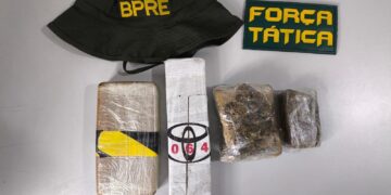 Polícia apreende cerca de 2,5 kg de drogas e prende suspeito durante abordagem em Aracati