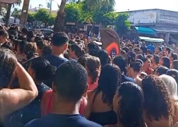 Multidão marca inauguração de loja em Aracati; mulher perde dentadura no empurra-empurra