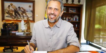 Elmano decreta ponto facultativo no Ceará na Quinta-feira Santa, 2 de abril