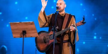 Santo Rosário com Frei Gilson será exibido na madrugada de sexta para sábado (4), em telão no Ginásio Carlos Jereissati, em Aracati