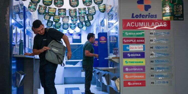 Mega-Sena acumula novamente e prêmio principal vai para R$ 105 milhões