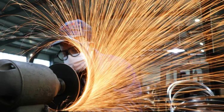 Pouco mais da metade das indústrias planeja investir em 2026