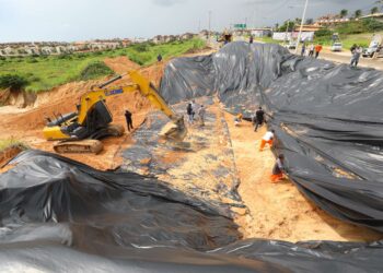 Recuperação da CE-025, em Aquiraz, segue sob ação do Governo do Ceará