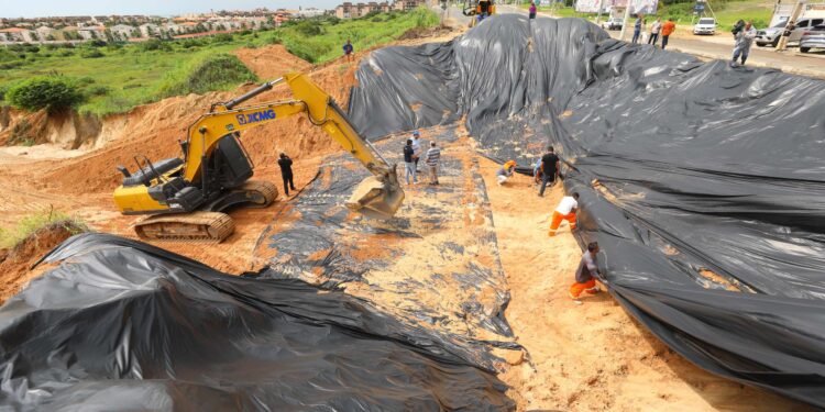 Recuperação da CE-025, em Aquiraz, segue sob ação do Governo do Ceará