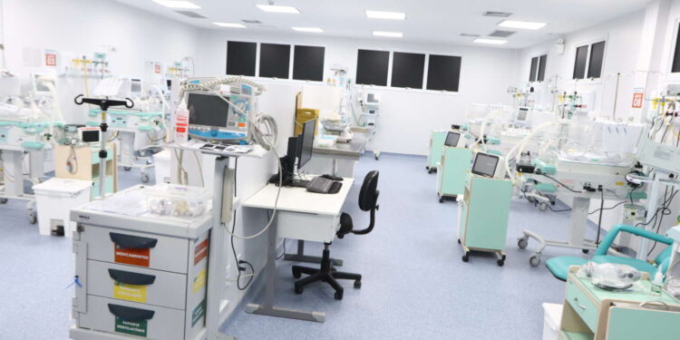 Rede neonatal do Ceará é fortalecida com entrega de 10 leitos de UTI