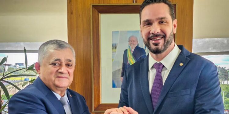 Ao lado de autoridades cearenses, José Guimarães toma posse como ministro da Secretaria de Relações Institucionais